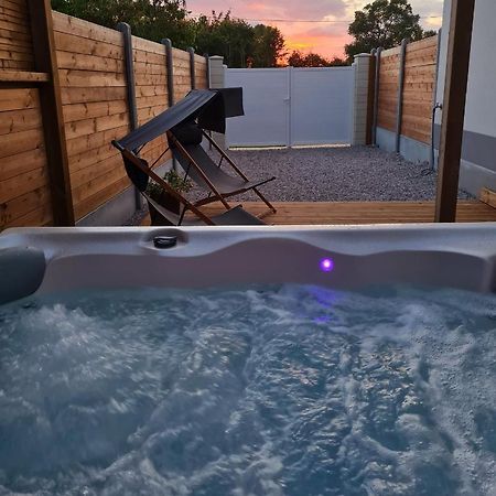 A Fleur De Spa : Maison Chaleureuse Avec Spa Privatif Et Billard. Coulogne Bagian luar foto