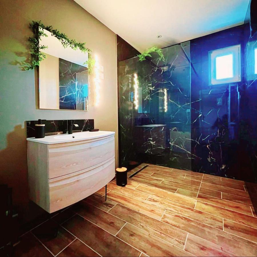 A Fleur De Spa : Maison Chaleureuse Avec Spa Privatif Et Billard. Coulogne Bagian luar foto