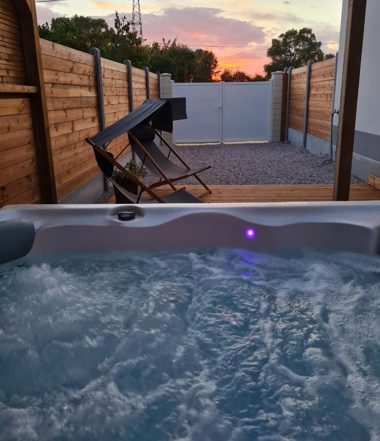 A Fleur De Spa : Maison Chaleureuse Avec Spa Privatif Et Billard. Coulogne Bagian luar foto
