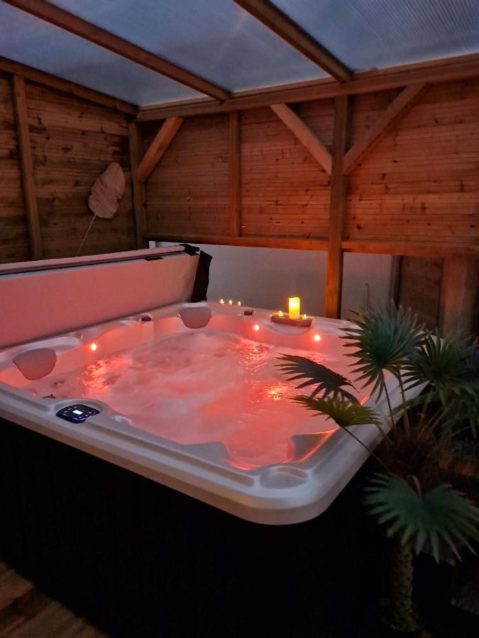 A Fleur De Spa : Maison Chaleureuse Avec Spa Privatif Et Billard. Coulogne Bagian luar foto
