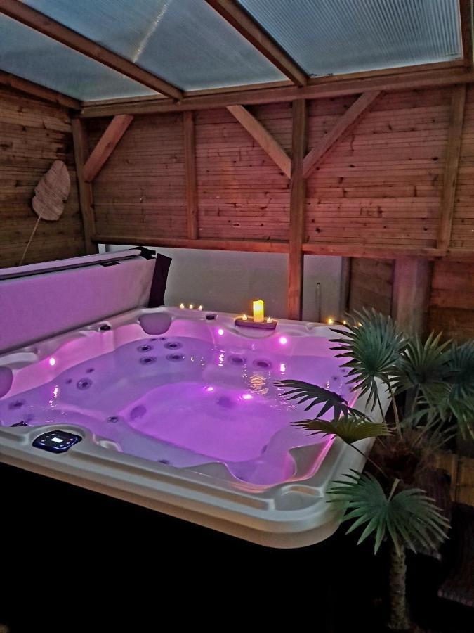 A Fleur De Spa : Maison Chaleureuse Avec Spa Privatif Et Billard. Coulogne Bagian luar foto